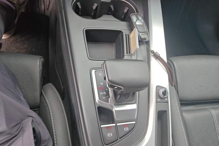 Used Audi A4L 2020 40 TFSI Luxury Dynamic Model Gear Lever