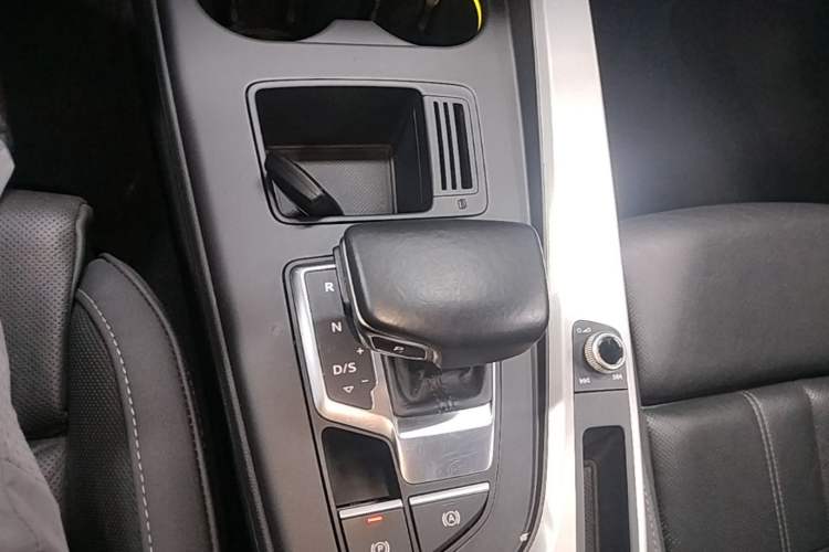 Used Audi A4L 2020 40 TFSI Fashion Dynamic Model Gear Lever