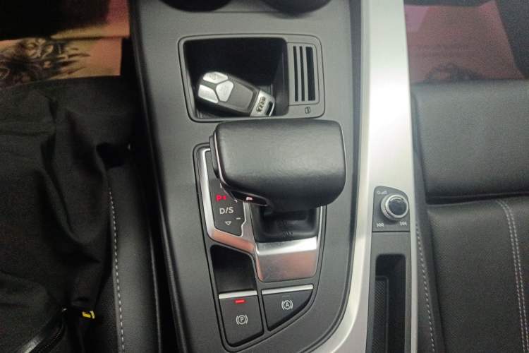 Used Audi A4L 2020 40 TFSI quattro Luxury Dynamic Model Gear Lever
