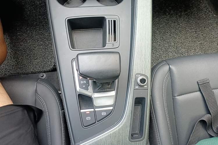 Used Audi A4L 2020 40 TFSI Fashion Dynamic Model Gear Lever