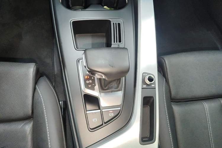 Used Audi A4L 2020 40 TFSI Fashion Dynamic Model Gear Lever