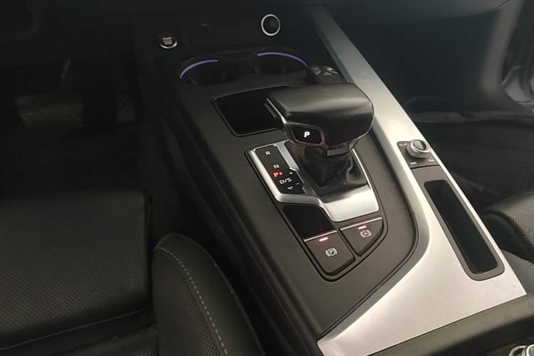 Used Audi A4L 2020 40 TFSI Luxury Dynamic Model Gear Lever