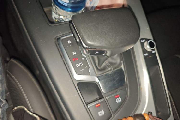 Used Audi A4L 2020 40 TFSI Fashion Dynamic Model Gear Lever