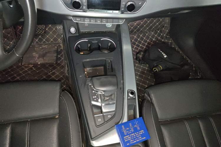 Used Audi A4L 2020 40 TFSI Luxury Dynamic Model Gear Lever