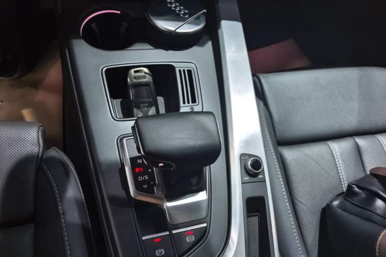 Used Audi A4L 2020 40 TFSI Fashion Dynamic Model Gear Lever