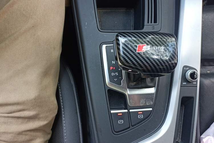 Used Audi A4L 2020 40 TFSI Luxury Dynamic Model Gear Lever