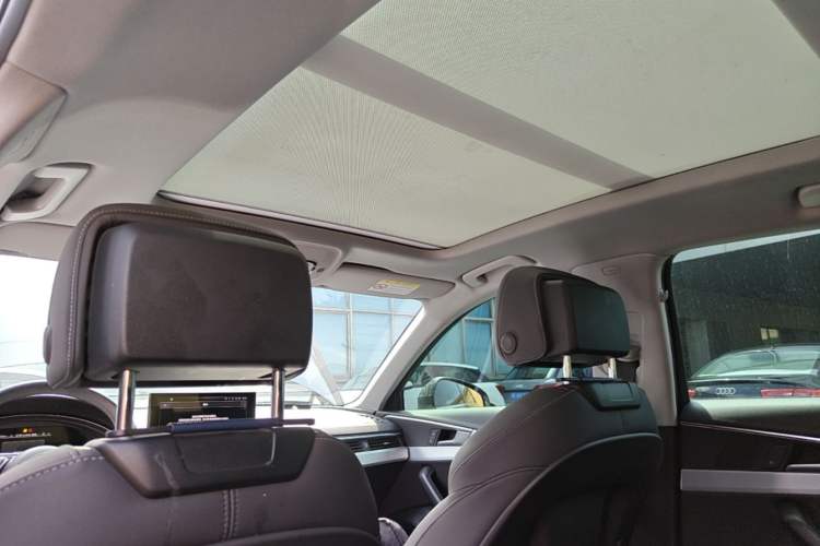 Used Audi A4L 2020 40 TFSI quattro Luxury Dynamic Model Headliner