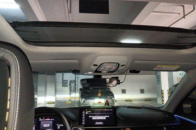 Used Audi A4L 2020 40 TFSI Luxury Dynamic Model Headliner