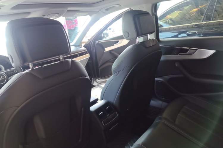 Used Audi A4L 2020 40 TFSI Luxury Dynamic Model Headliner