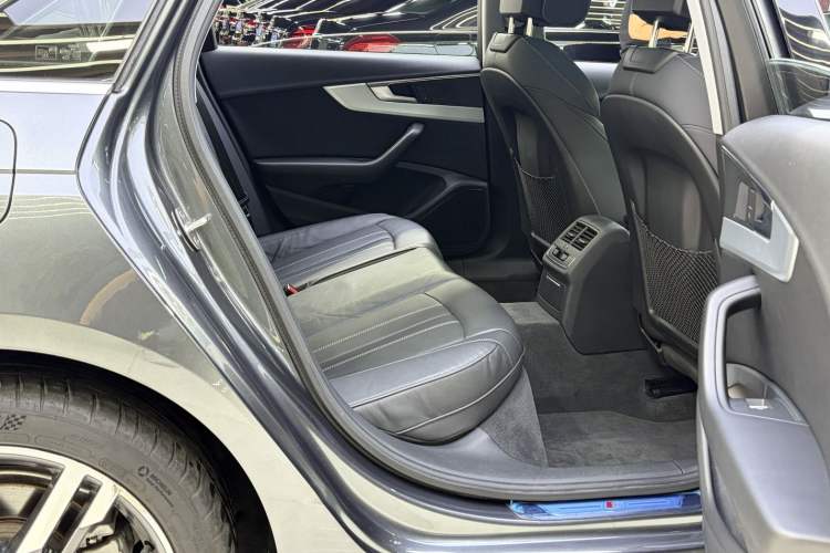 Used Audi A4L 2020 40 TFSI Luxury Dynamic Model Interior 11