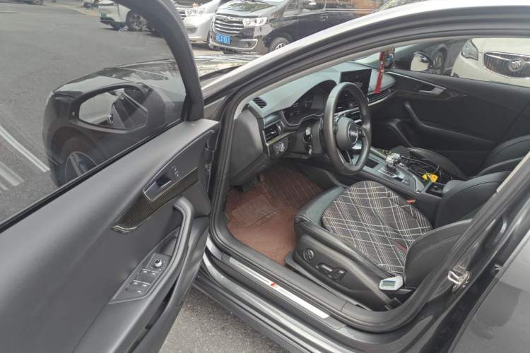 Used Audi A4L 2020 40 TFSI Luxury Dynamic Model Interior 3