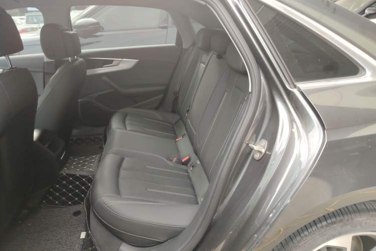 Used Audi A4L 2020 40 TFSI Fashionable and Elegant Model Interior 4