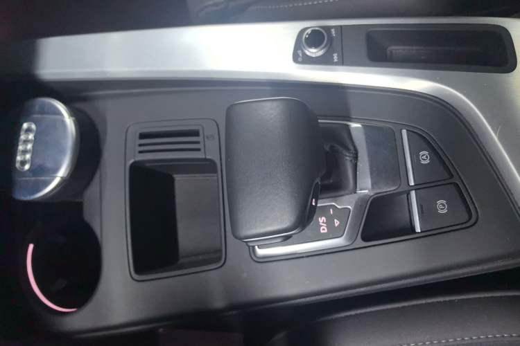 Used Audi A4L 2020 40 TFSI Luxury Dynamic Model Interior 5
