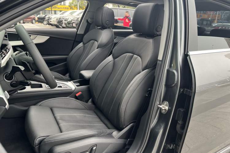 Used Audi A4L 2020 40 TFSI Luxury Dynamic Model Interior 6