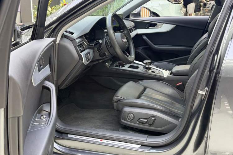 Used Audi A4L 2020 40 TFSI Luxury Dynamic Model Interior 6