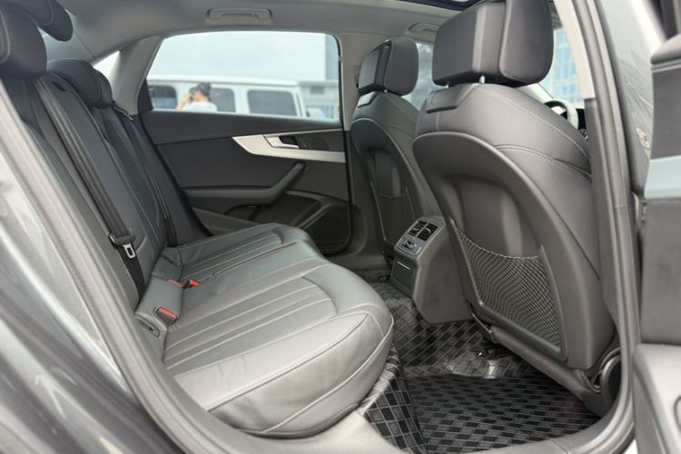 Used Audi A4L 2020 40 TFSI Luxury Dynamic Model Interior 7