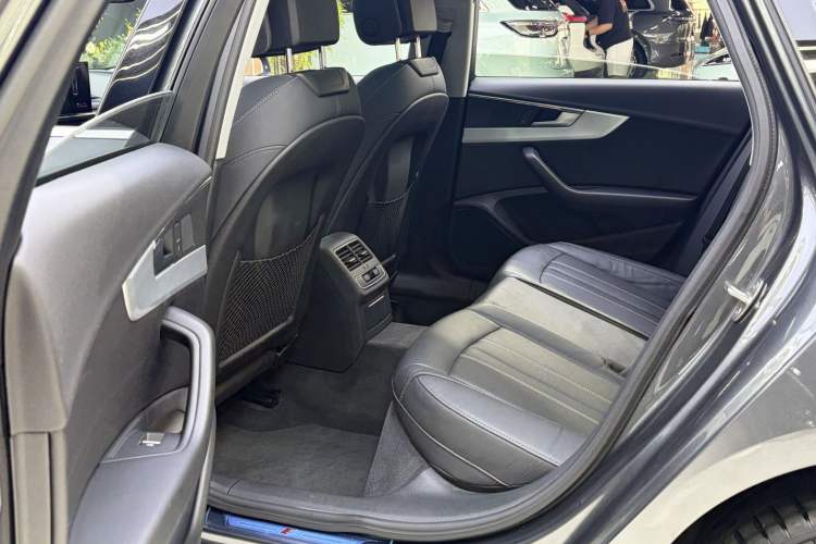 Used Audi A4L 2020 40 TFSI Luxury Dynamic Model Interior 7