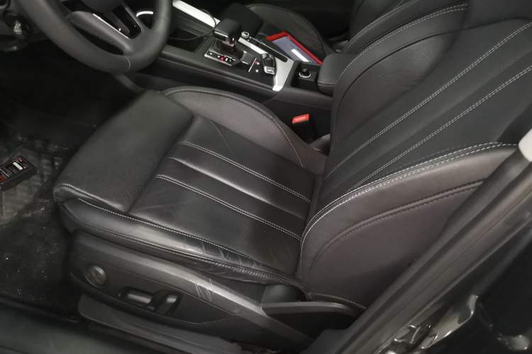 Used Audi A4L 2020 40 TFSI Fashion Dynamic Model Left Front Seat