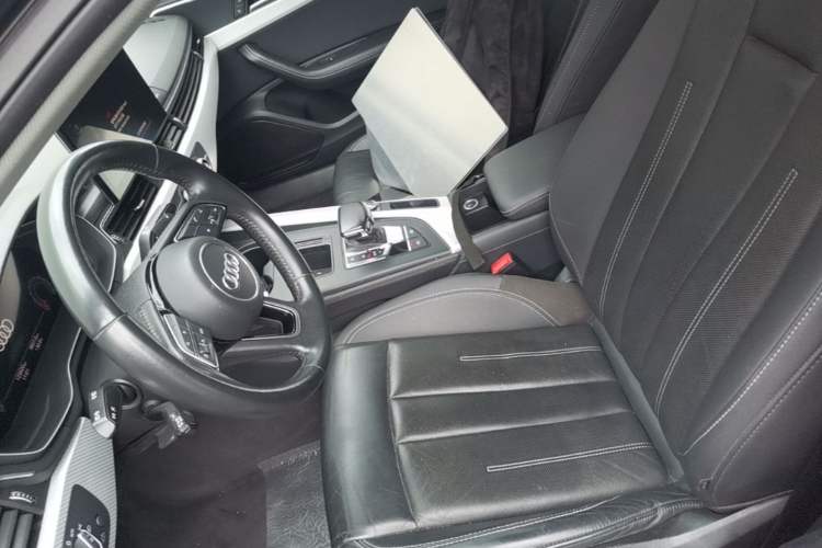 Used Audi A4L 2020 40 TFSI Fashionable and Elegant Model Left Front Seat