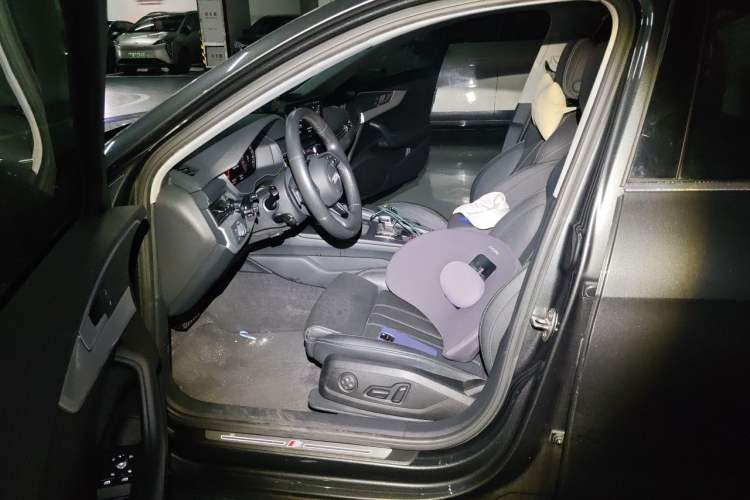 Used Audi A4L 2020 40 TFSI Fashionable and Elegant Model Left Front Seat