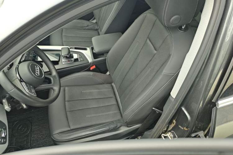 Used Audi A4L 2020 40 TFSI Fashionable and Elegant Model Left Front Seat