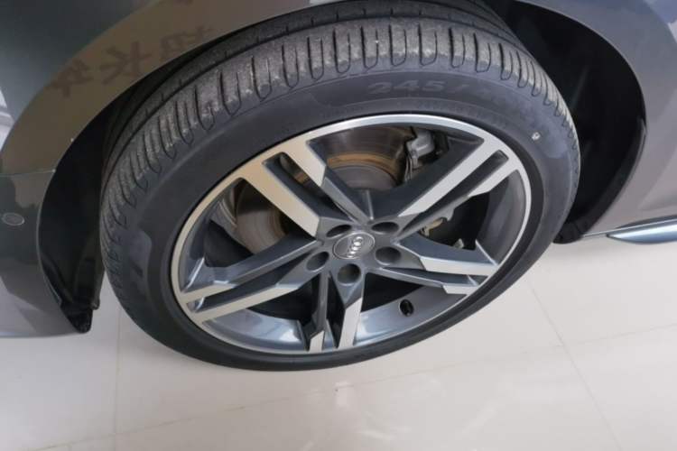 Used Audi A4L 2020 40 TFSI Luxury Dynamic Model Left Front Wheel Hub