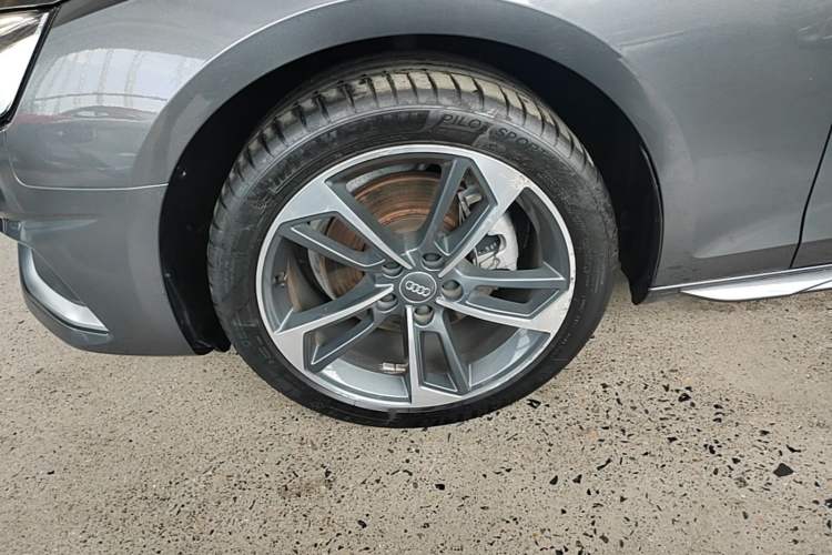 Used Audi A4L 2020 40 TFSI Fashionable and Elegant Model Left Front Wheel Hub