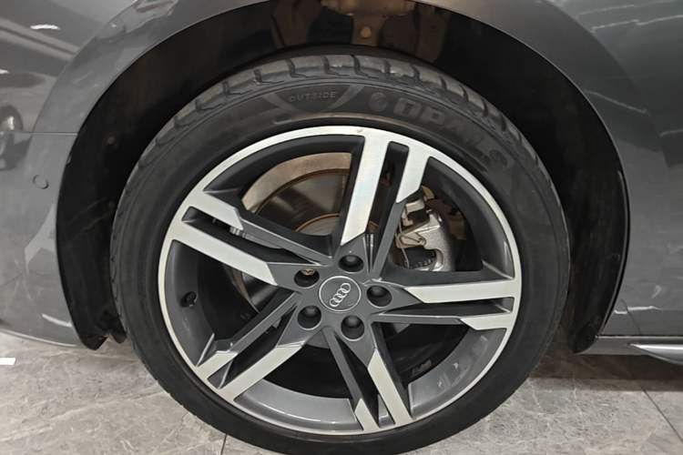 Used Audi A4L 2020 40 TFSI Luxury Dynamic Model Left Front Wheel Hub