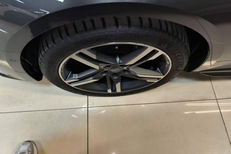 Used Audi A4L 2020 40 TFSI Luxury Dynamic Model Left Front Wheel Hub