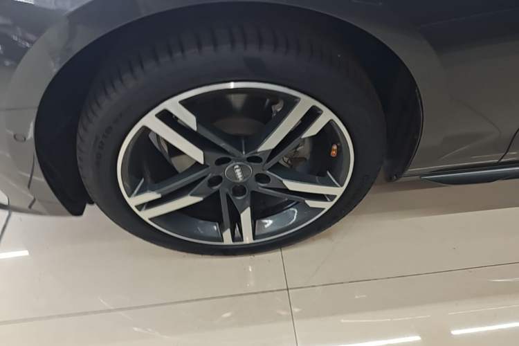Used Audi A4L 2020 40 TFSI Luxury Dynamic Model Left Front Wheel Hub
