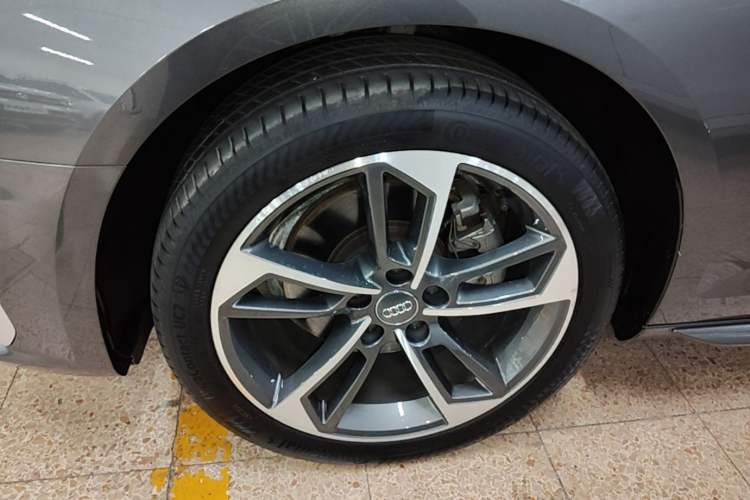 Used Audi A4L 2020 40 TFSI Fashion Dynamic Model Left Front Wheel Hub