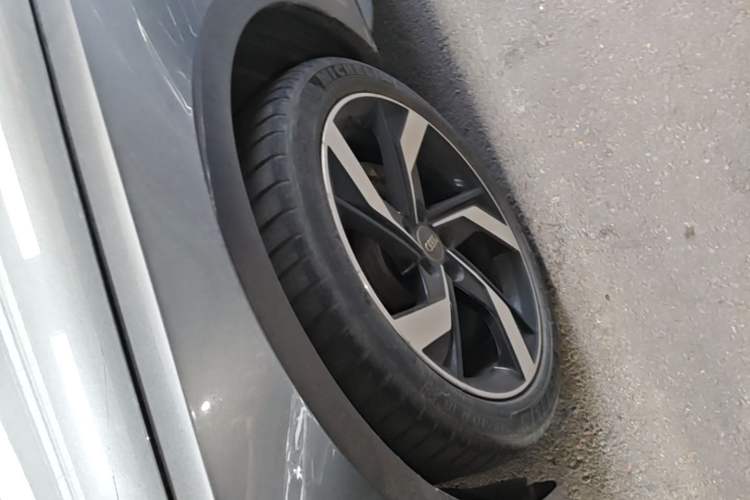 Used Audi A4L 2020 40 TFSI Luxury Dynamic Model Left Front Wheel Hub