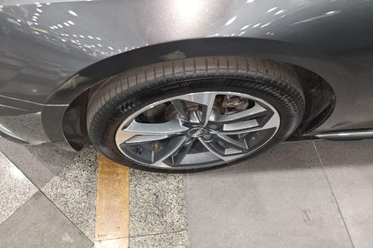 Used Audi A4L 2020 40 TFSI Fashionable and Elegant Model Left Front Wheel Hub