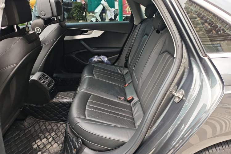Used Audi A4L 2020 40 TFSI Fashionable and Elegant Model Left Rear Seat