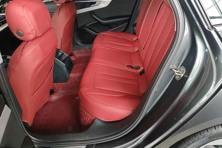 Used Audi A4L 2020 40 TFSI Fashionable and Elegant Model Left Rear Seat
