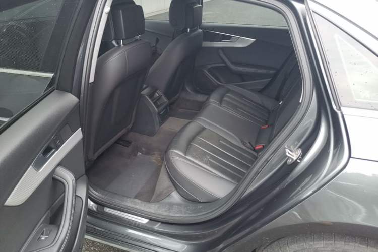 Used Audi A4L 2020 40 TFSI Fashionable and Elegant Model Left Rear Seat