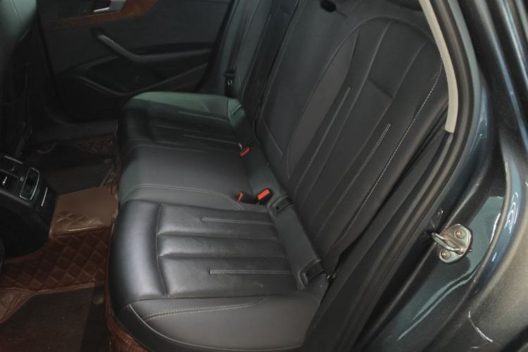 Used Audi A4L 2020 40 TFSI Fashionable and Elegant Model Left Rear Seat