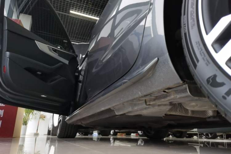 Used Audi A4L 2020 40 TFSI Luxury Dynamic Model Left Side Sill