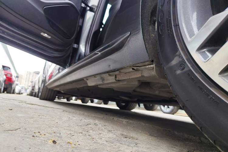 Used Audi A4L 2020 40 TFSI Luxury Dynamic Model Left Side Sill