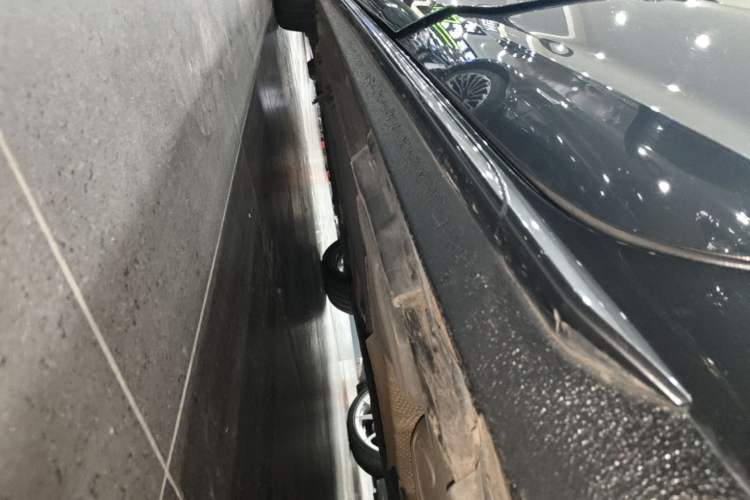 Used Audi A4L 2020 40 TFSI Fashionable and Elegant Model Left Side Sill