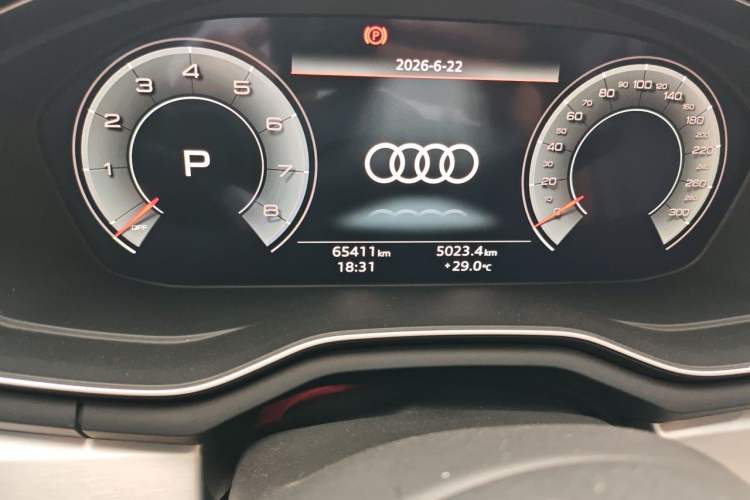 Used Audi A4L 2020 40 TFSI Fashionable and Elegant Model Odometer Close Up