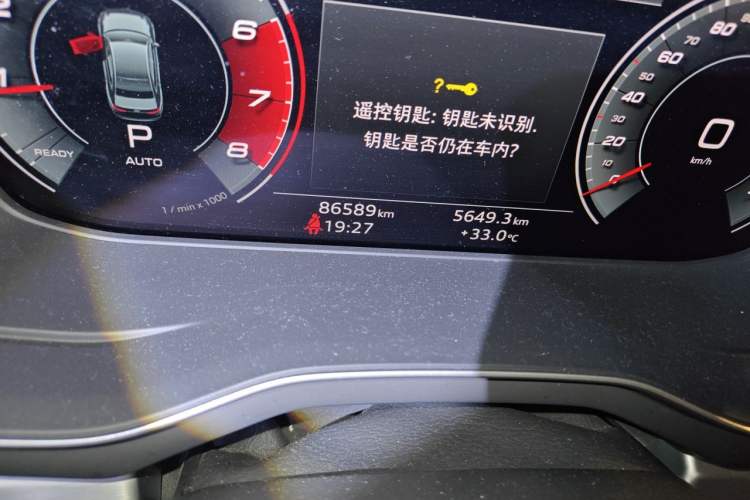 Used Audi A4L 2020 40 TFSI Luxury Dynamic Model Odometer Close Up