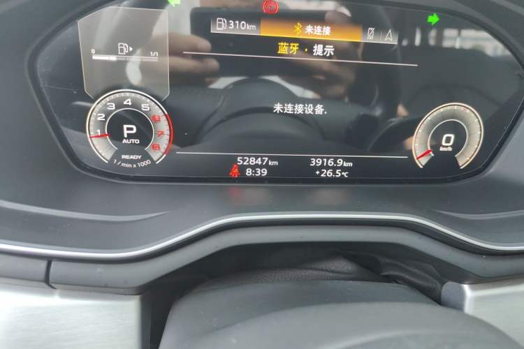 Used Audi A4L 2020 40 TFSI Luxury Dynamic Model Odometer Close Up