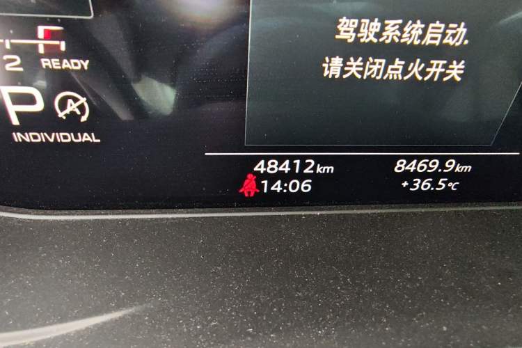 Used Audi A4L 2020 40 TFSI Luxury Dynamic Model Odometer Close Up