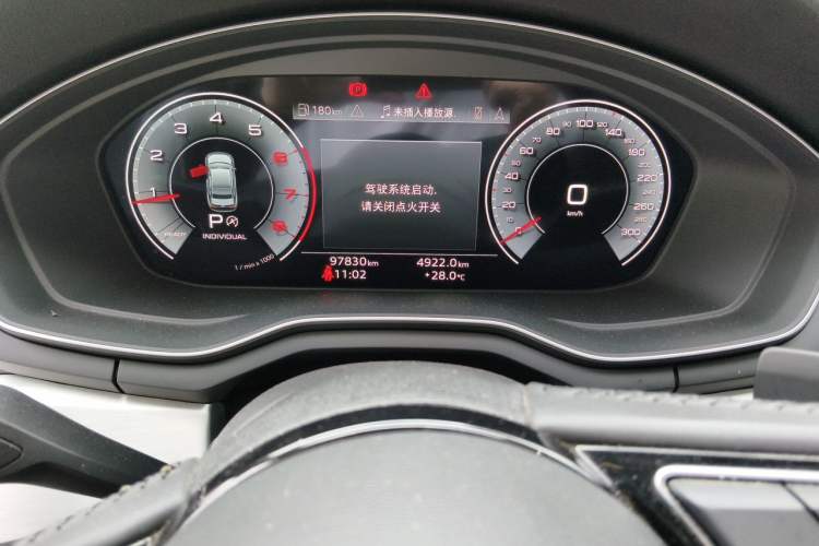 Used Audi A4L 2020 40 TFSI Luxury Dynamic Model Odometer Close Up