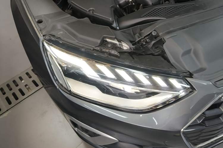 Used Audi A4L 2020 40 TFSI quattro Luxury Dynamic Model Right Front Headlight