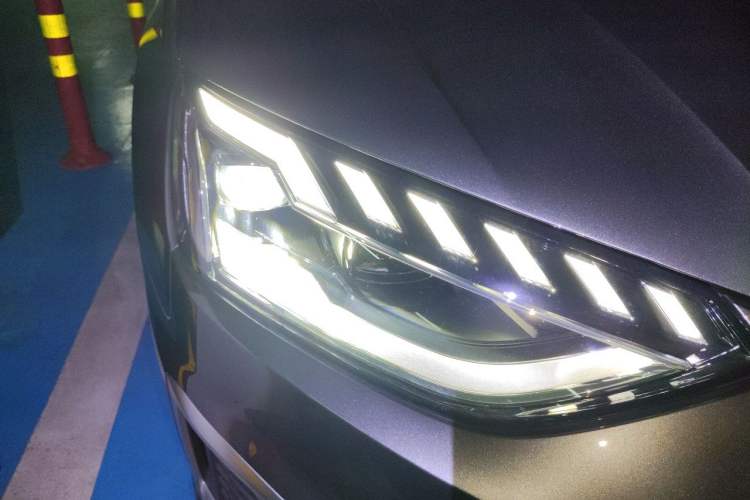 Used Audi A4L 2020 40 TFSI Fashion Dynamic Model Right Front Headlight