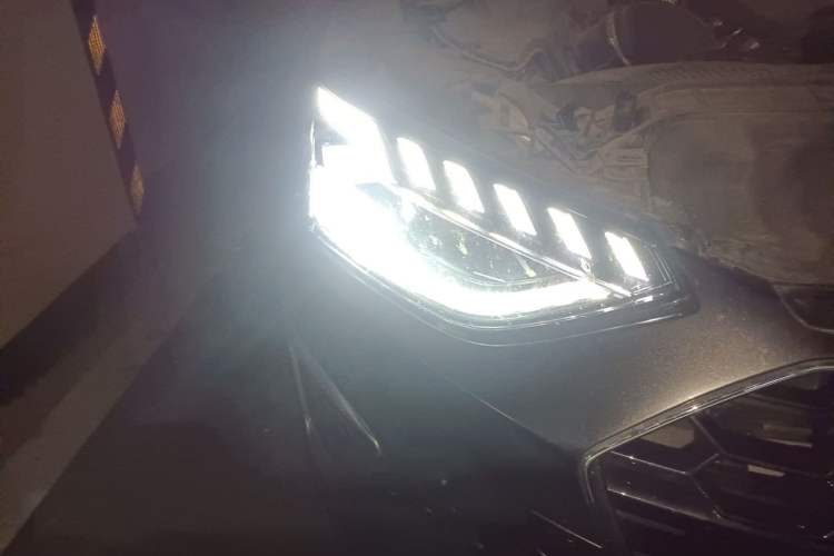 Used Audi A4L 2020 40 TFSI Luxury Dynamic Model Right Front Headlight