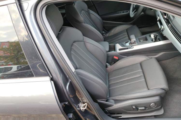 Used Audi A4L 2020 40 TFSI Luxury Dynamic Model Right Front Seat