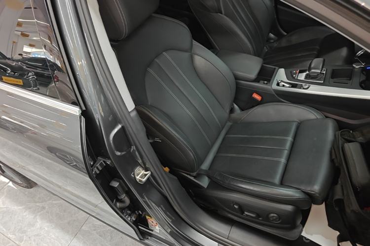 Used Audi A4L 2020 40 TFSI Luxury Dynamic Model Right Front Seat